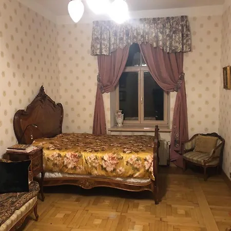 Classical Large On Alberta Street, Free Locked Parking Apartment